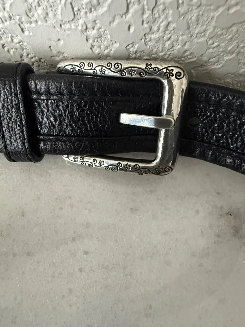 Brighton Vintage Black Leather Heart Accent Shoulder Bag🖤👜 E323240 - Picture 3 of 10
